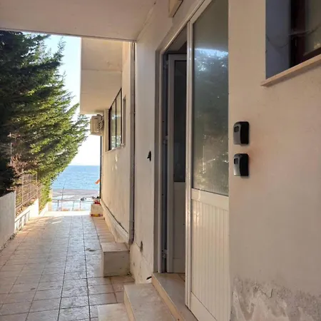 Sea View Apartment *